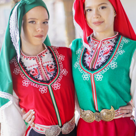 Червена тракийска кърпа