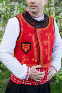 мъжки варненски бродиран елек